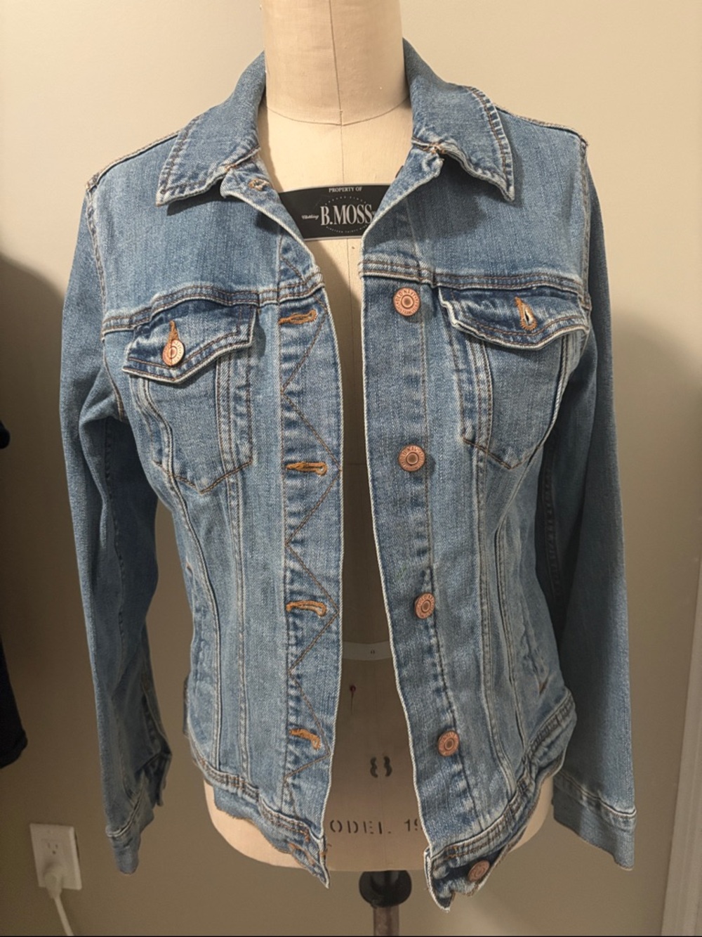 100% NON-PROFIT Old Navy Denim Jacket Women's Medium M Spring Like New